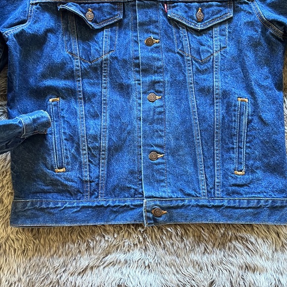LEVIS Men’s trucker jacket in deep blue. Size 44L. EUC! - Picture 8 of 13